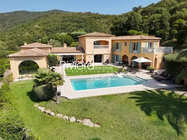 Propriété 11 pièces 496 m²