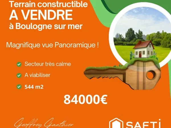 Terrain avec vue dégagée sur la mer