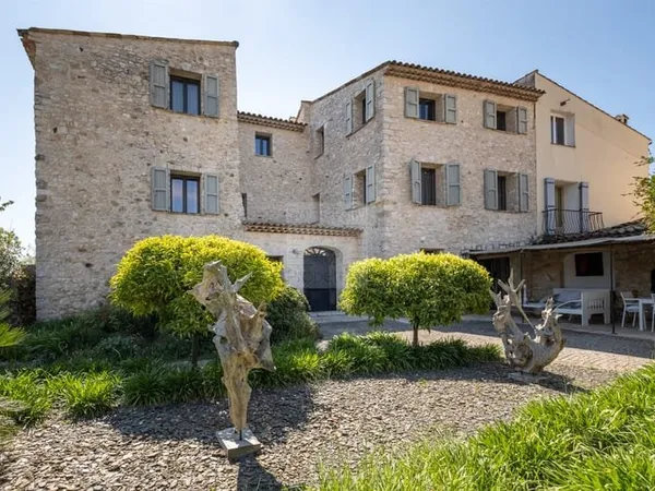 Authentique maison de village en pierre, 5 suites, piscine et stationnement