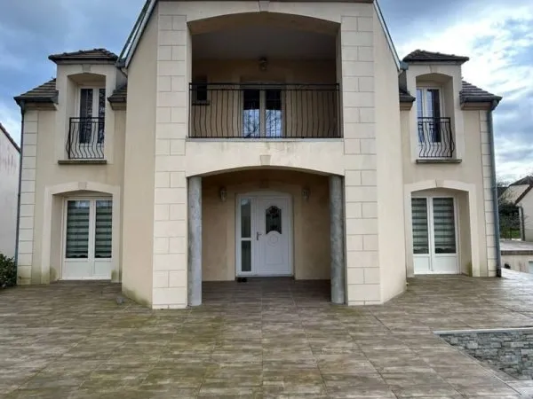 Maison 8 pièces 235 m²
