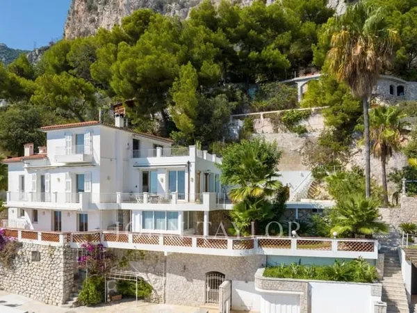 Villa face à la mer sur 6000m² de terrain