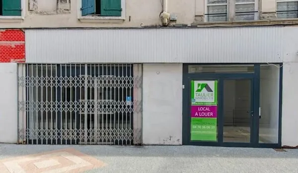 Local commercial 130 m²