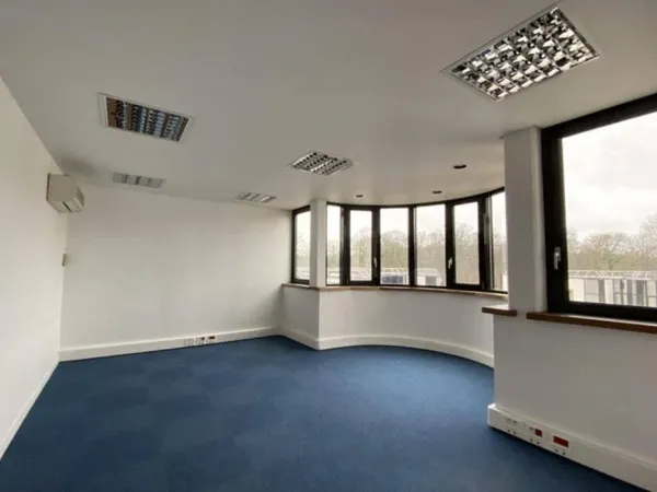 Bureaux 6 pièces 143 m²