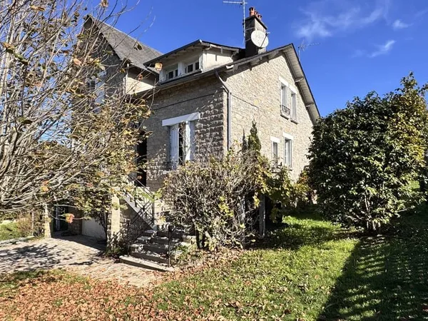 Bâtisse de caractère en pierres à Seilhac 195 m2 habitable