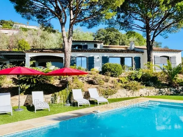 Maison 8 pièces 235 m²