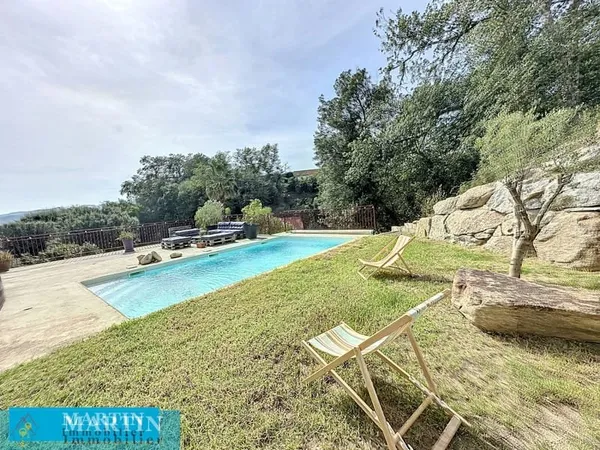VILLA 4 FACES 10 PIECES AVEC PISCINE