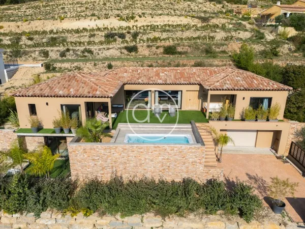 Maison 8 pièces 331 m²