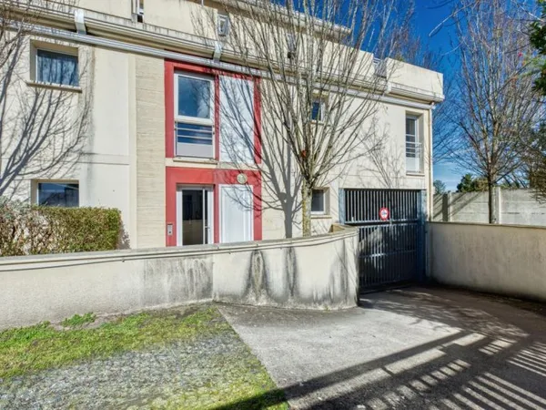 APPARTEMENT T3 EN DUPLEX PESSAC NOËS