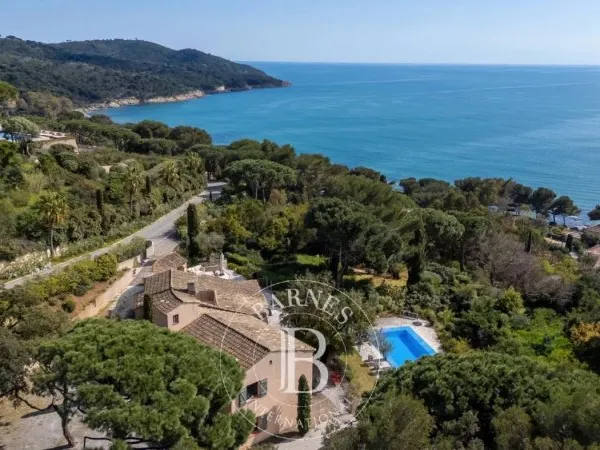GIGARO - VILLA 6 CHAMBRES - PISCINE - VUE MER
