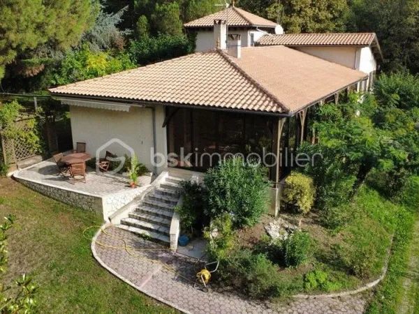 Charmante maison de 190m2 à Coutras