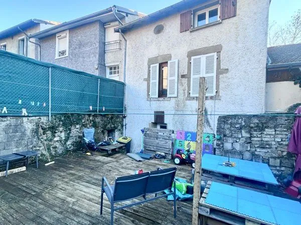Duplex avec fort potentiel - 100 m² + terrasse + caves aménageables