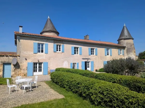Propriété équestre historique comprenant un charmant château restauré de manière durable