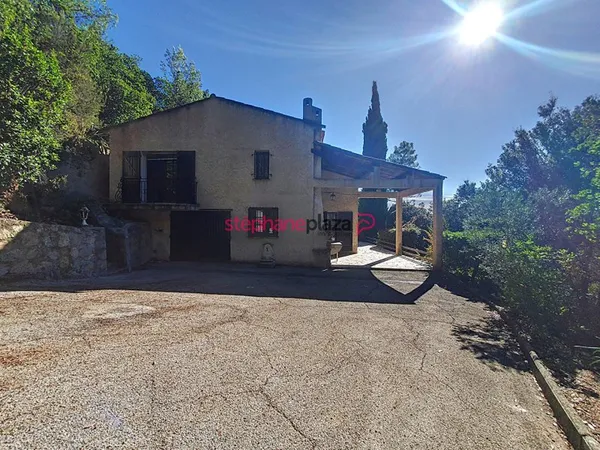 Villa Montauroux 5 pièces sur 3800m2 de terrain avec piscine