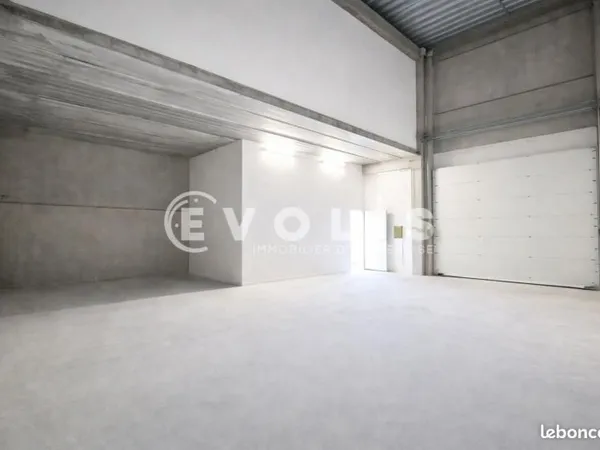 Local d'activité 159 m²