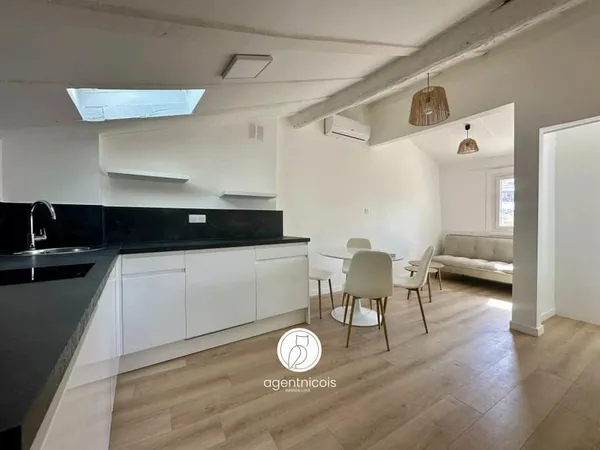 NICE // COULÉE VERTE / VIEUX-NICE : 2 PIÈCES RÉNOVÉ / CLÉ EN MAINS / VUE DÉGAGÉE