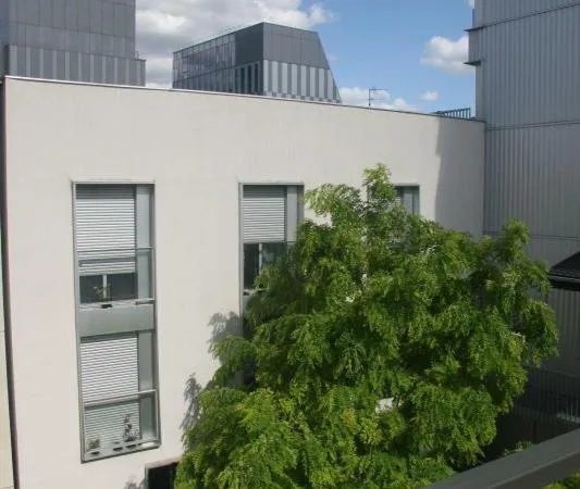 Clichy, entrée de ville, très lumineux et calme