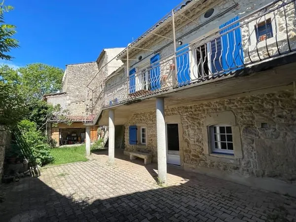 Maison 9 pièces 225 m²