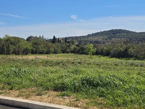 Terrain 878 m²