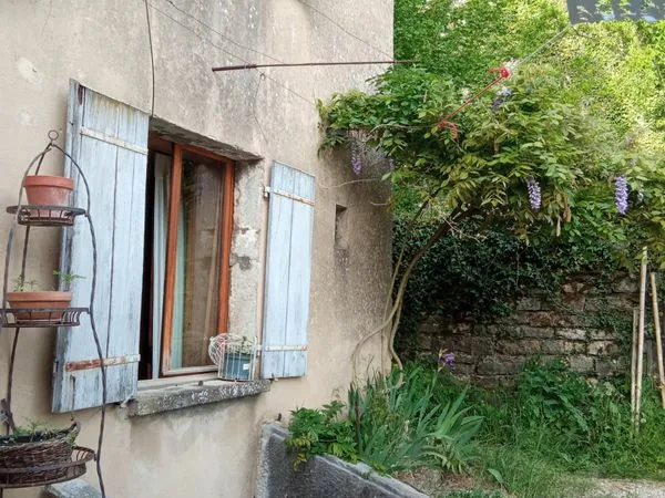 Maison de caractère en copropriété - 116 m² habitables + dépendances