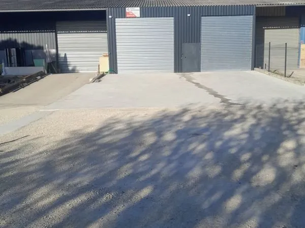 Local d’activité et entrepôt Location Valréas  130m² 1000€