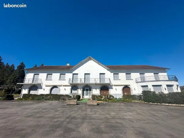 Maison 22 pièces 780 m²