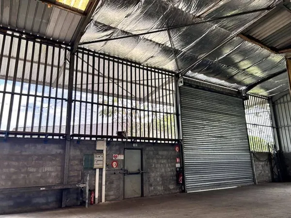 Entrepôt 440 m²