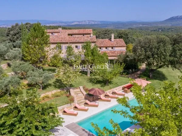 Propriété de charme à louer au nord d'Aix-en-Provence, au calme absolu