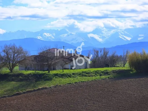 Villa de 220m2 avec vue panoramique sur la chaine des Pyrénées
