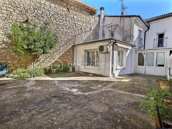 Maison de ville 125 m² avec jardin, dépendance et grand garage - Milhaud