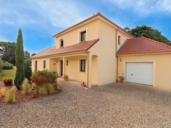 MAISON RECENTE AVEC GRAND JARDIN