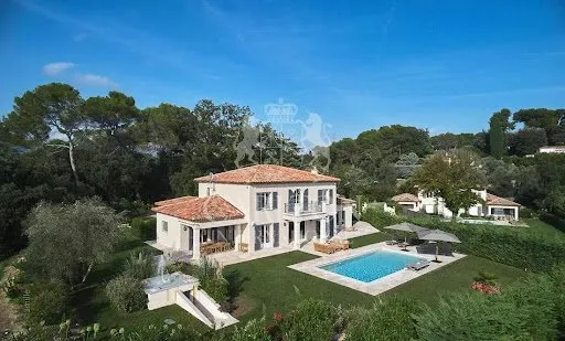 Villa 7 pièces 410 m²