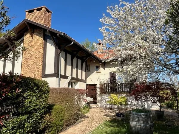 Maison 6 pièces 218 m²