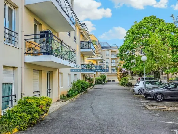 Appartement F3 de 69m2 hab. + Terrasse/Jardin + 2 Pl. de Par