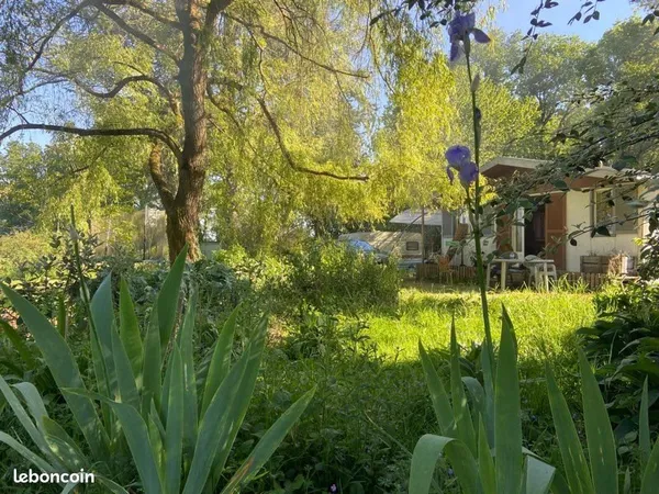 Chalet en préfabriqué sur terrain de loisirs