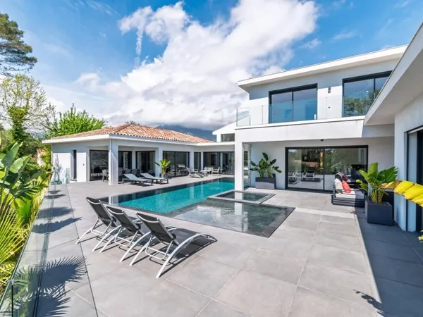 Roquefort-les-pins - villa contemporaine - 5 chambres - piscine et jacuzzi