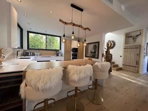 Maison 4 pièces 220 m²