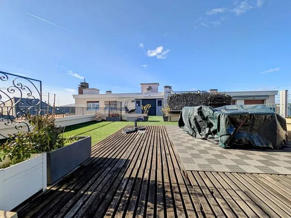 MAISONS-LAFFITTE - Appartement d'exception - 6 pièces de 156 M² + Terrasse + 2 balcons + Parkings + 
