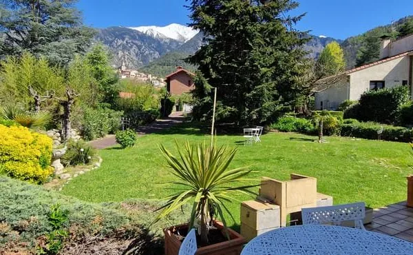 Vernet-les-Bains - Villa 4 faces avec garage, dépendance et