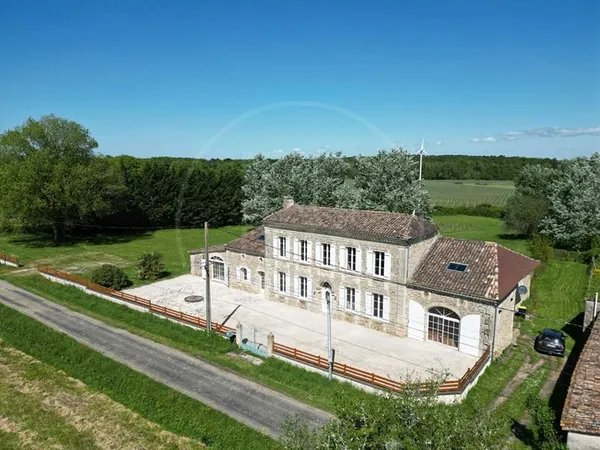 Propriété de charme aux vastes possibilités