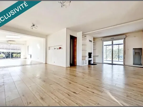 Belle appartement en rez de jardin clos de 328 m²
