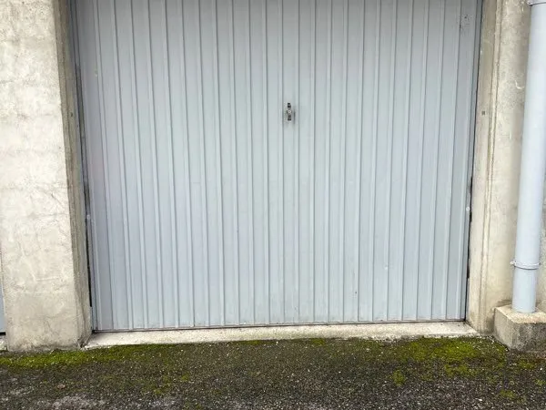 Loue garage sécurisé et fermé + place de parking privatif Albigny