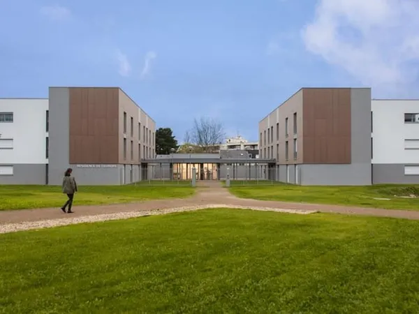 ANGERS Résidence étudiante de l'Europe 2 chambres à louer colocation dans un T3 meublé SAINT BARTHEL