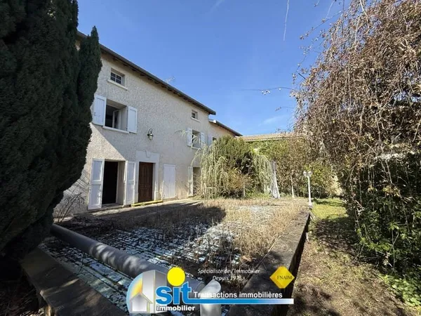 Maison 8 pièces 265 m²