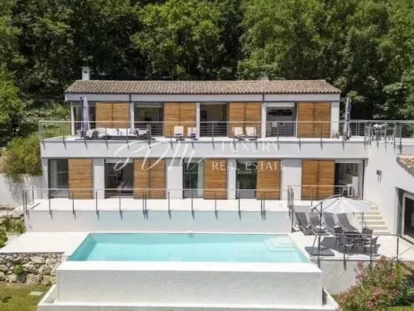 Exceptionnelle Résidence Contemporaine avec Vue Mer Panoramique