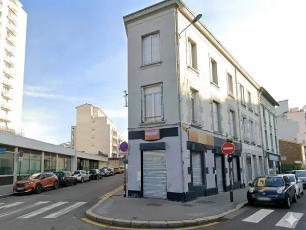 LOCAL COMMERCIAL - ACTIVITES : TOUT COMMERCE SAUF RESTAURATION