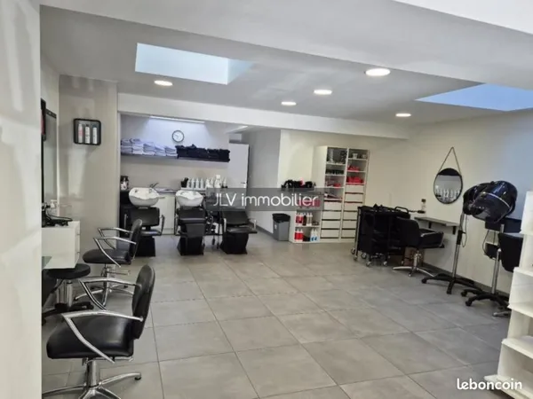Local coiffure 160 m²