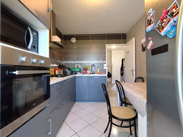 Appartement Saint Pierre Des Corps 4 pièce(s) 82.42 m2 proche Tours, commerces, écoles, Fil Bleu, Ga