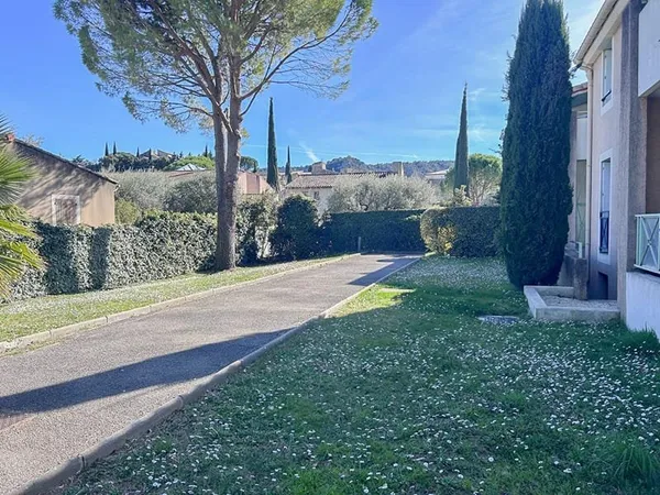Exclusivité AGENCE , A vendre appartement avec terrasse, garage SP3C