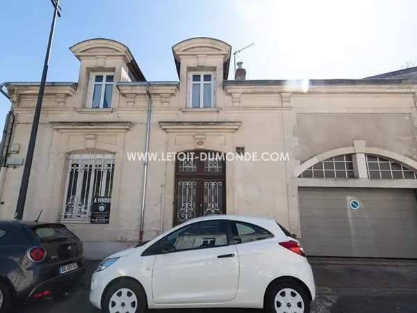 Maison 5 pièce(s) 125 m2 avec une cour jardin, en centre-ville de Périgueux