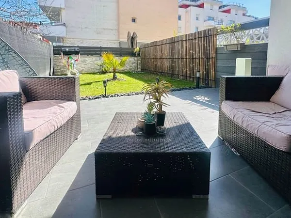 Joli T2 avec 2 jardins et 1 stationnement